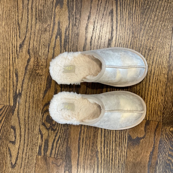 Ugg - Gold Metallic Ugg Slippers - Picture 1 of 2